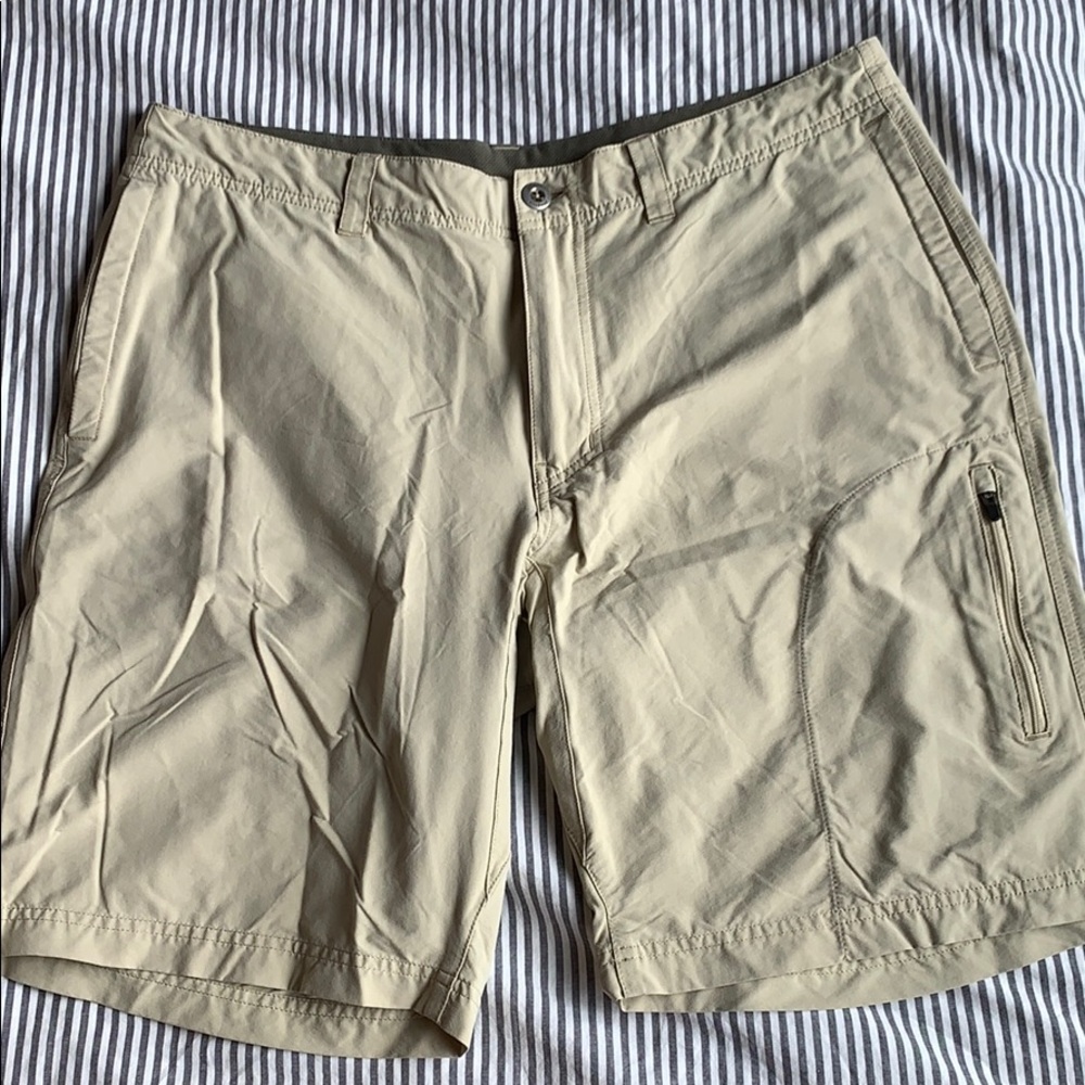 Men’s Patagonia khaki shorts